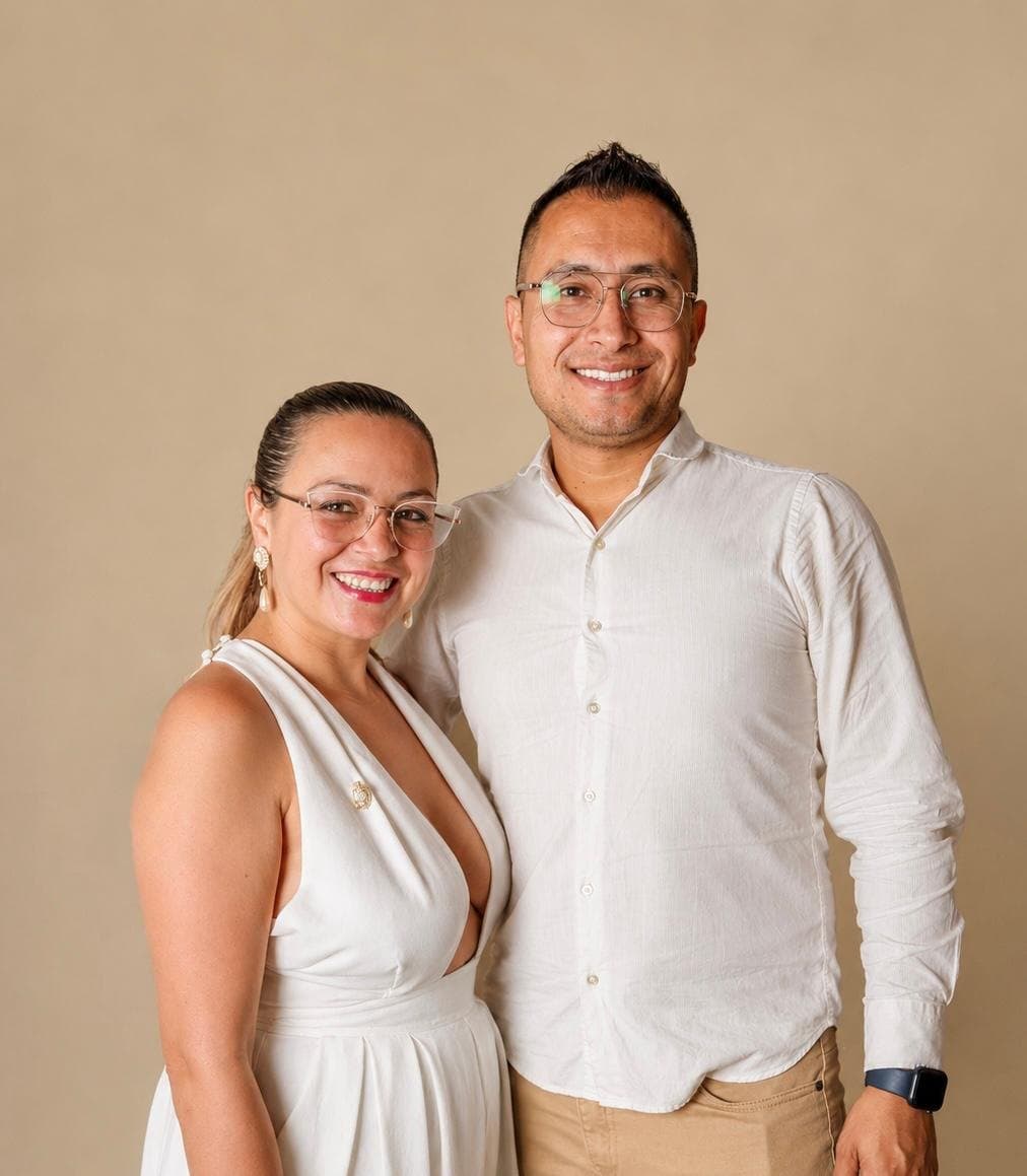 Jason Ortega y Johanna Herrera, retrato de estudio.